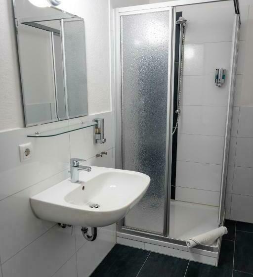 标准单人间, Tiefenhagen Sauerland