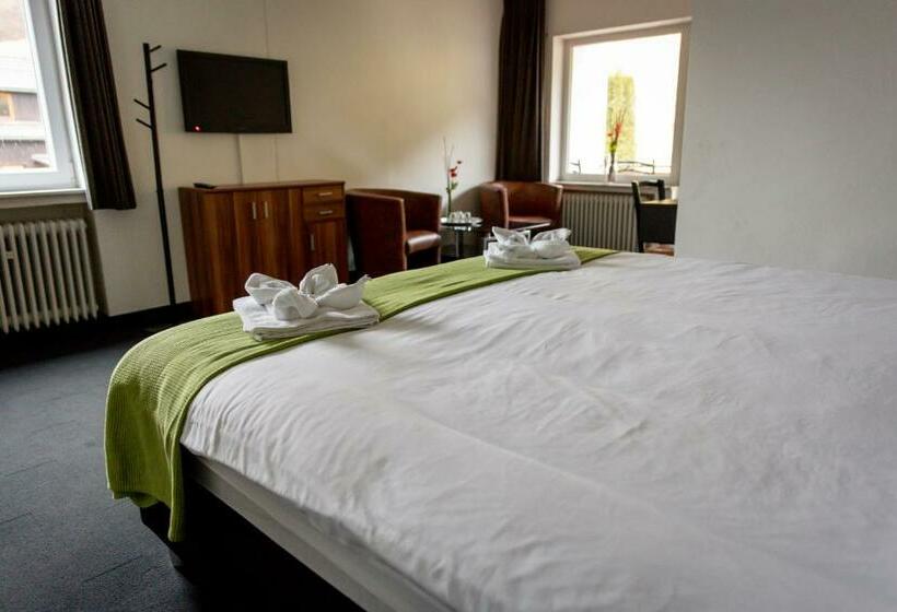 家庭间, Tiefenhagen Sauerland