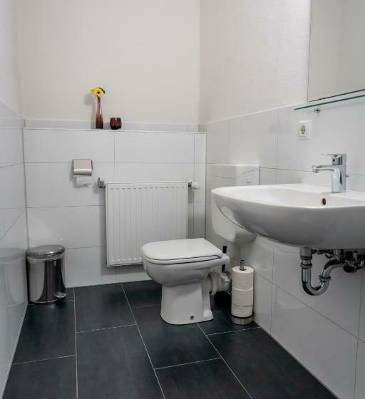 标准单人间, Tiefenhagen Sauerland