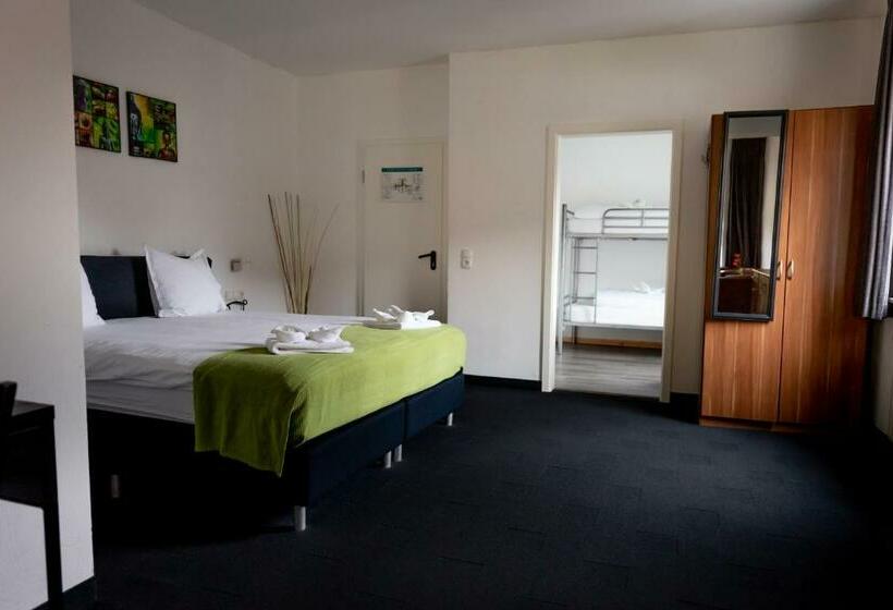 家庭间, Tiefenhagen Sauerland