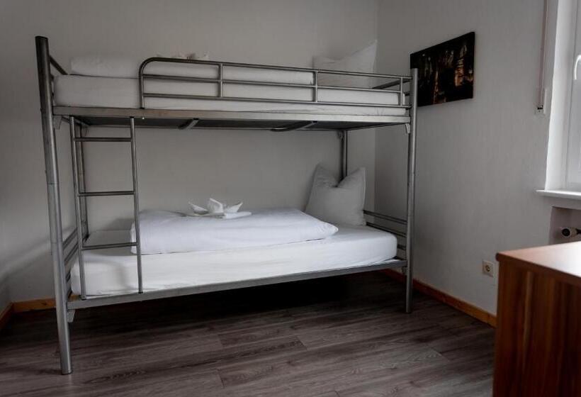 家庭间, Tiefenhagen Sauerland