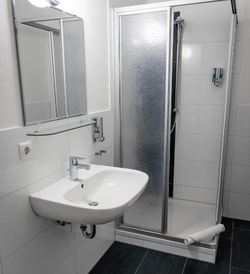 家庭间, Tiefenhagen Sauerland