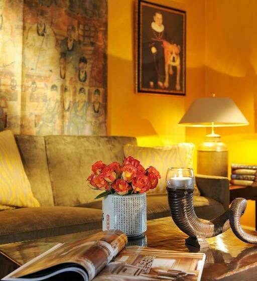 주니어 스위트, Village