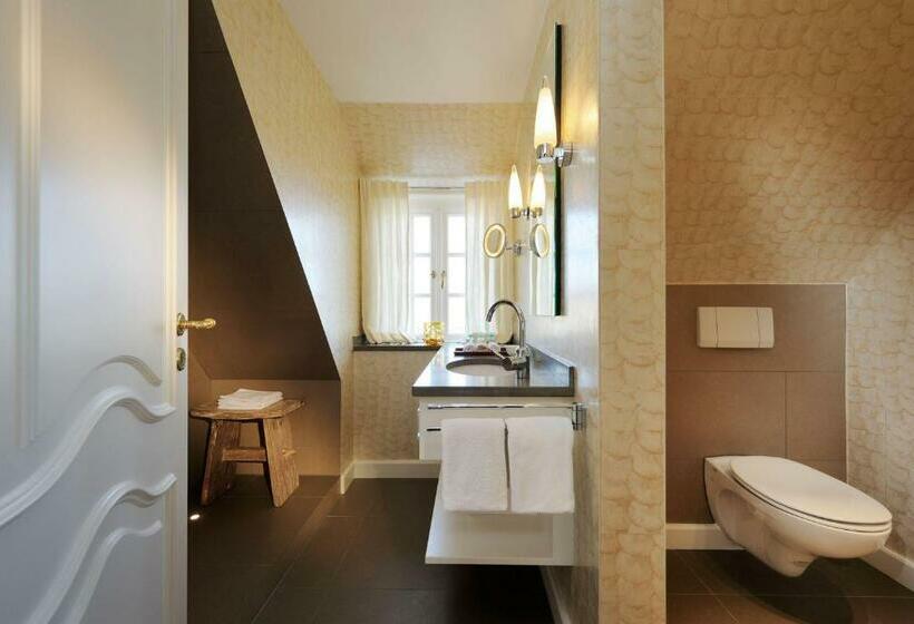 스탠다드 룸, Village