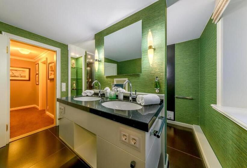 스위트 킹사이즈 침대, Village