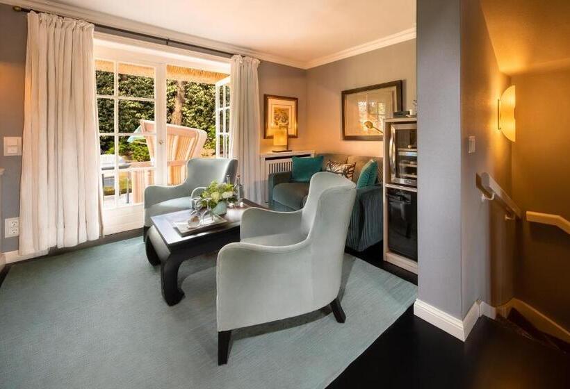 스위트 킹사이즈 침대, Village