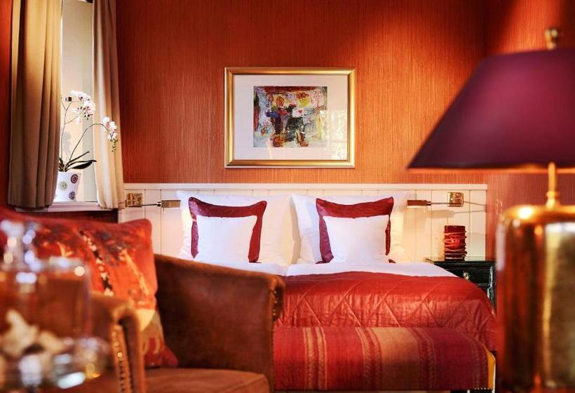 주니어 스위트, Village