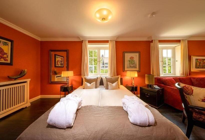 가든 전망 주니어 스위트, Village