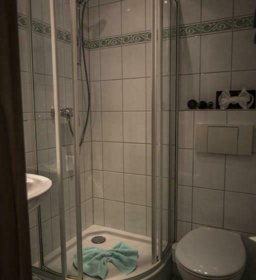 اتاق استاندارد یک نفره, Weinhaus Kreuter