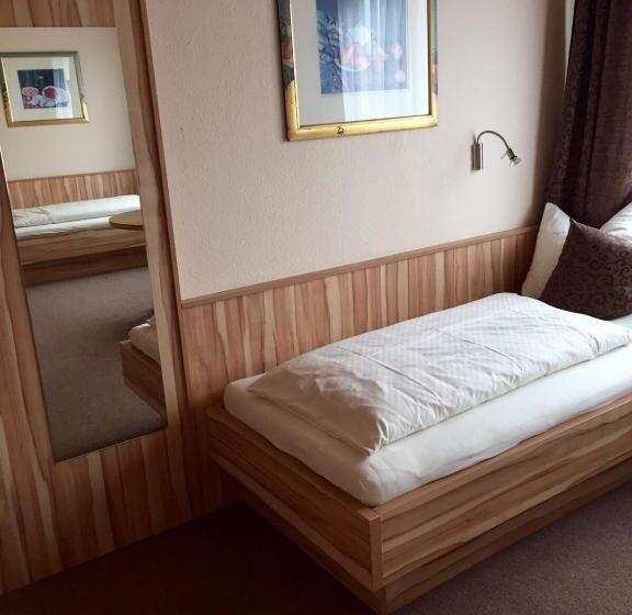 اتاق استاندارد سه نفره, Weinhaus Kreuter