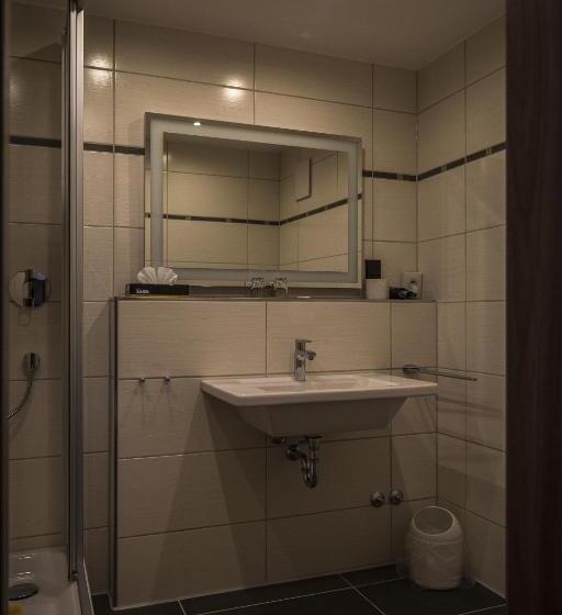 اتاق استاندارد سه نفره, Weinhaus Kreuter