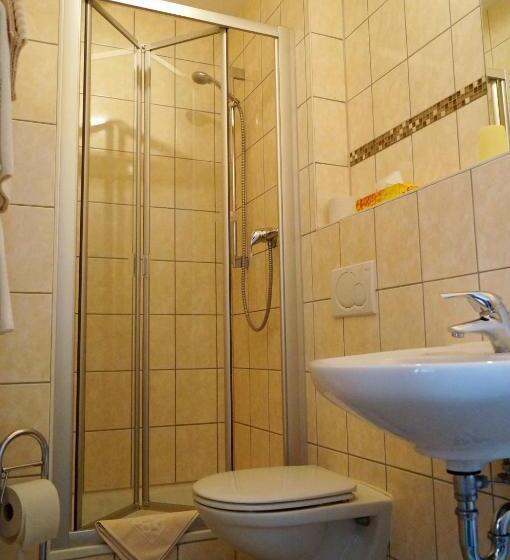 스탠다드 룸, Zur Post