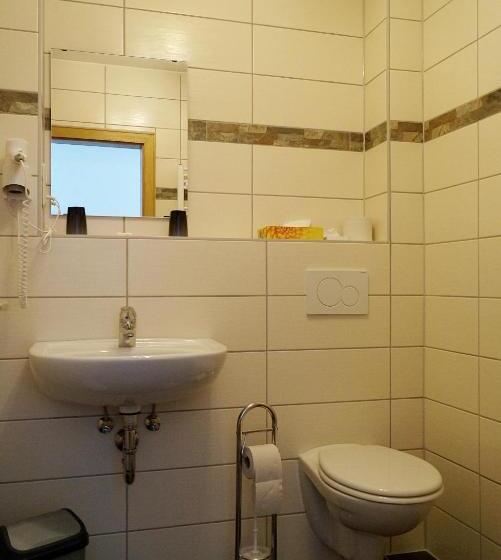 스탠다드 룸, Zur Post