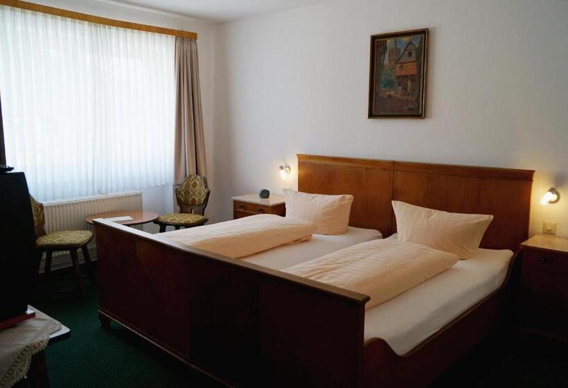 스탠다드 트리플 룸, Zur Post