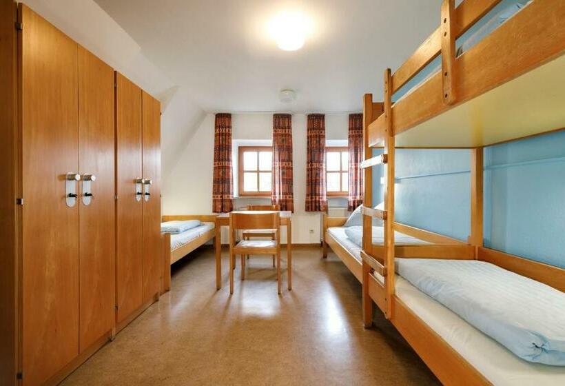 חדר סטנדרטי לארבעה עם חדר אמבטיה משותף, Jugendherberge Regensburg