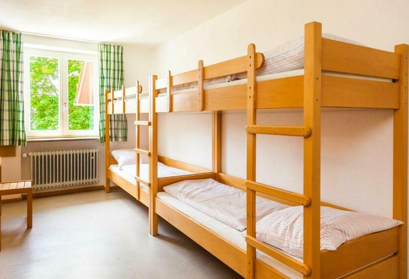חדר סטנדרטי לארבעה עם חדר אמבטיה משותף, Jugendherberge Regensburg