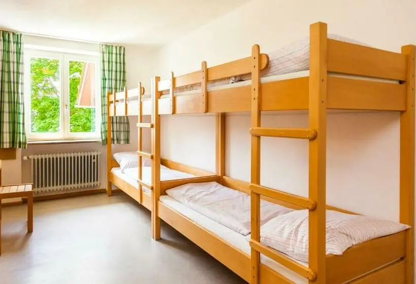 Standard Neljän Hengen Huone Jaettu Kylpyhuone, Jugendherberge Regensburg