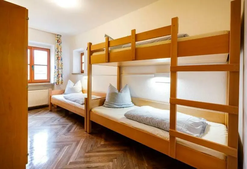 Standard Neljän Hengen Huone Jaettu Kylpyhuone, Jugendherberge Regensburg