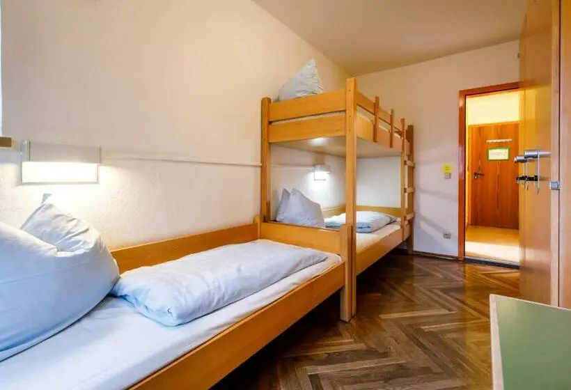 Standard Neljän Hengen Huone Jaettu Kylpyhuone, Jugendherberge Regensburg