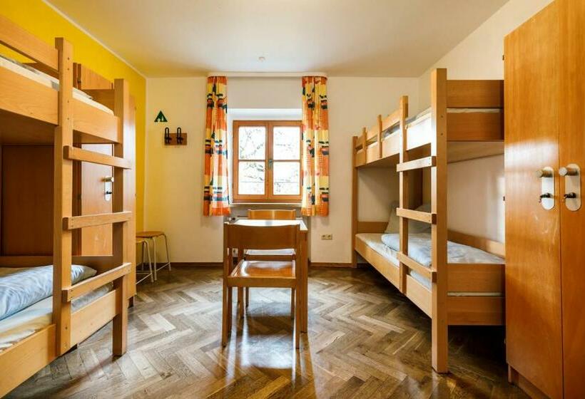 חדר סטנדרטי לארבעה עם חדר אמבטיה משותף, Jugendherberge Regensburg