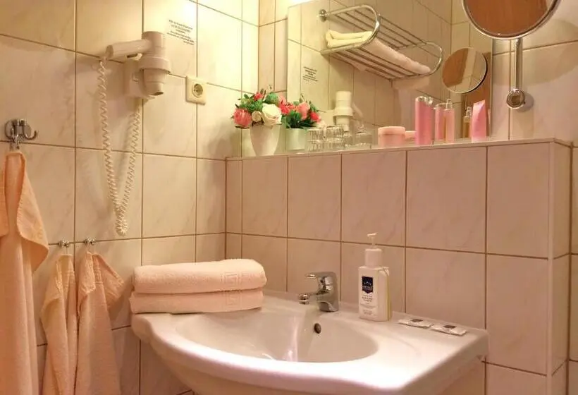 Classic-huone terassilla, Landhaus Müritzgarten Hotel Garni