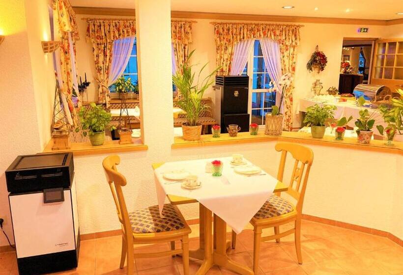 Classic room with balcony, Landhaus Müritzgarten Hotel Garni