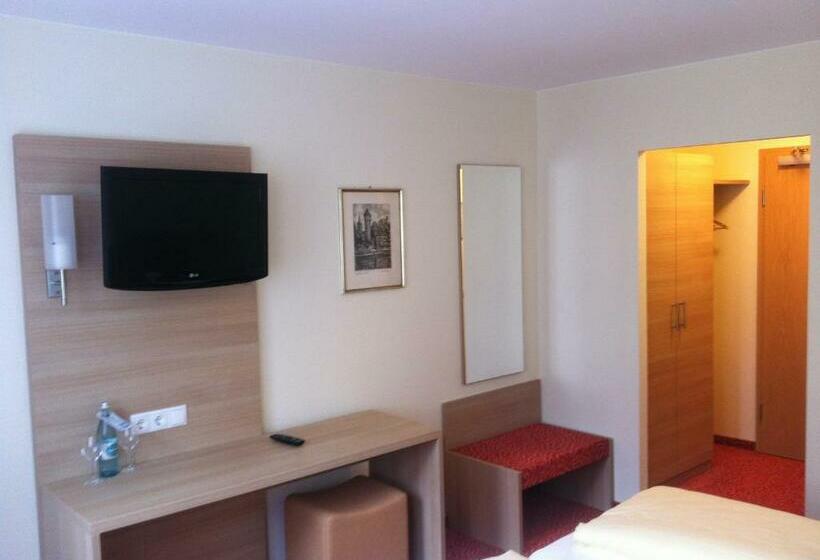 Quarto Estandar Vista Cidade, Tauberhotel Kette