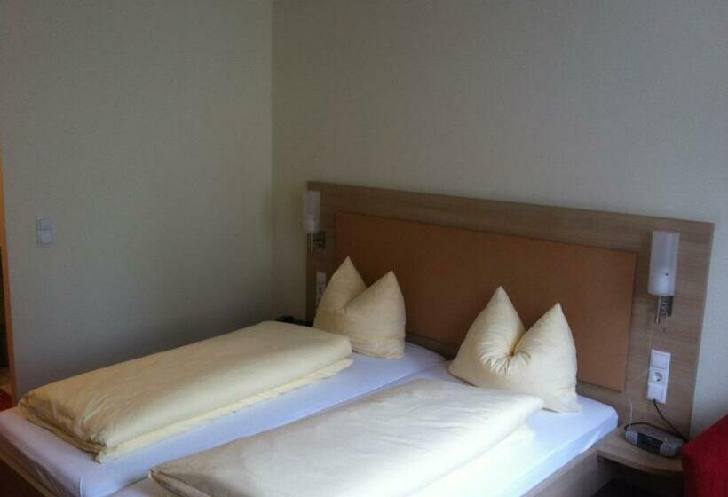 Quarto Estandar Vista Cidade, Tauberhotel Kette