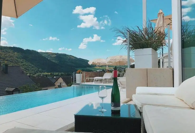 プールビュージュニアスイート, Weingut Aparthotel Olinger