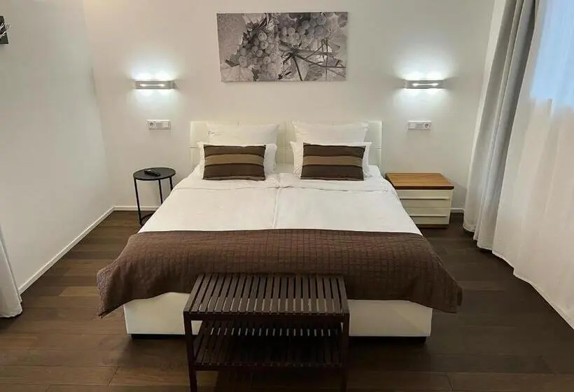 プールビュージュニアスイート, Weingut Aparthotel Olinger