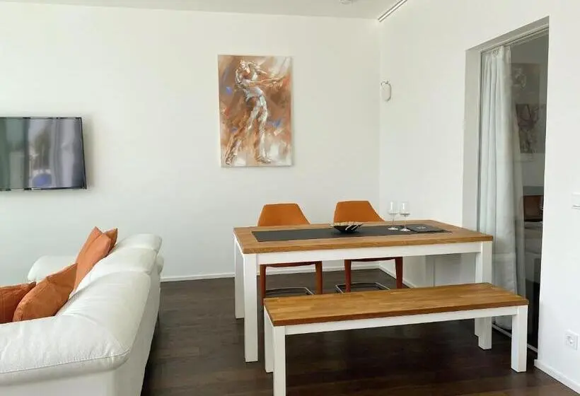 プールビュージュニアスイート, Weingut Aparthotel Olinger