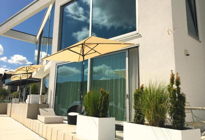 Полулюкс Вид на Бассейн, Weingut Aparthotel Olinger