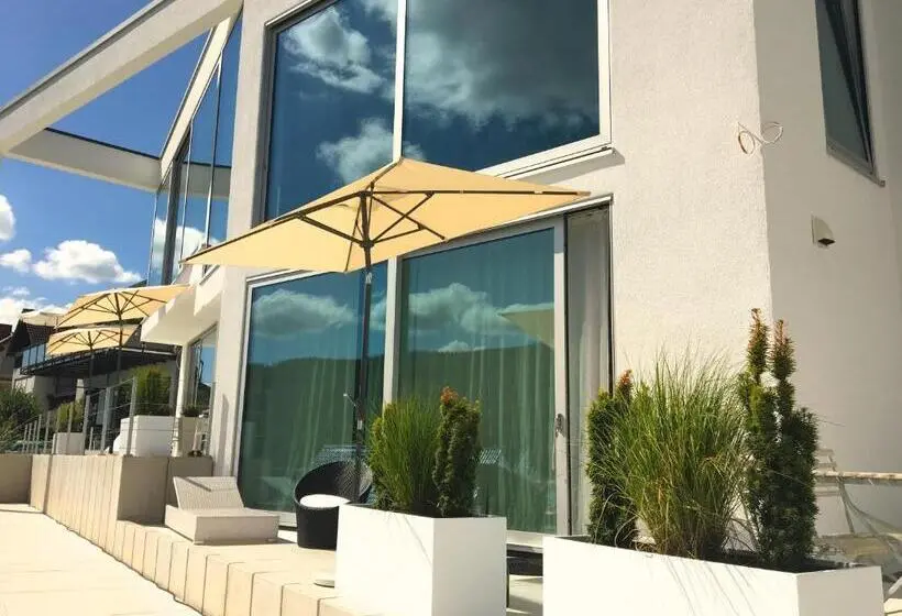 プールビュージュニアスイート, Weingut Aparthotel Olinger