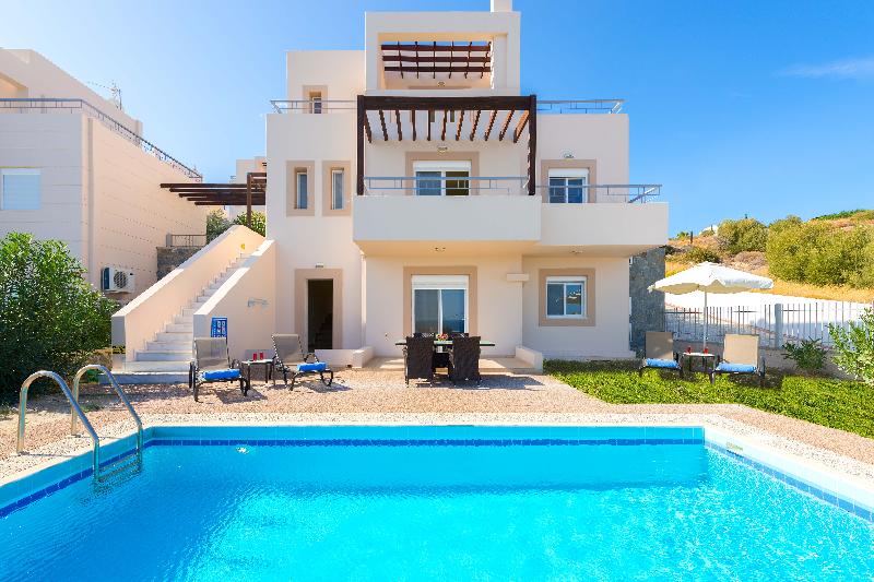 וילה עם חדר שינה אחד ובריכת שחיה, Athoniki Villas
