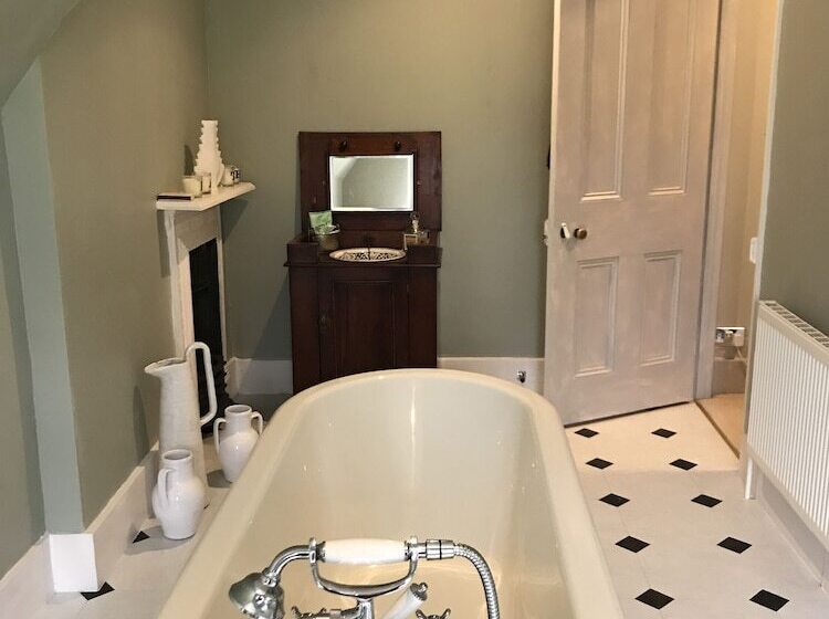 غرفة ديلوكس, Ellesmere House