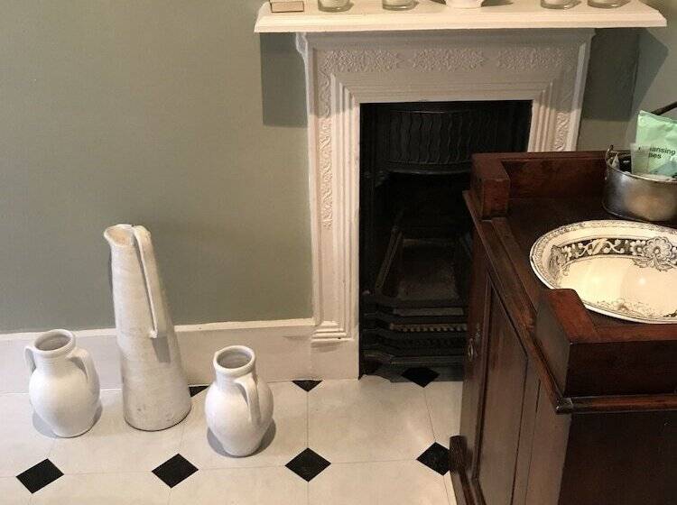 غرفة ديلوكس, Ellesmere House