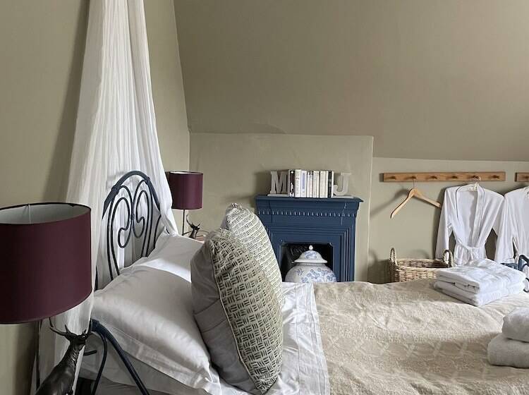 غرفة ديلوكس, Ellesmere House