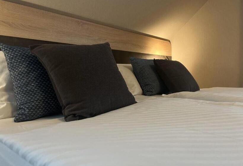 Номер Deluxe, Aal Kate