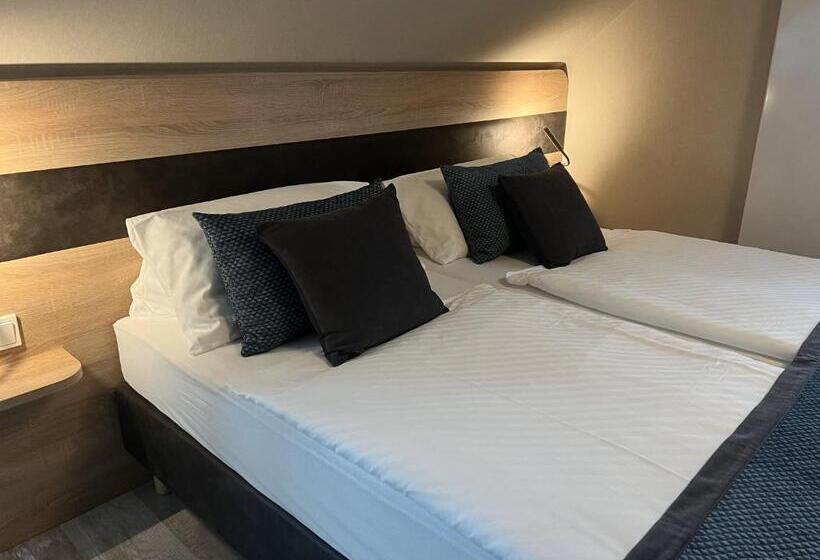 Номер Deluxe, Aal Kate