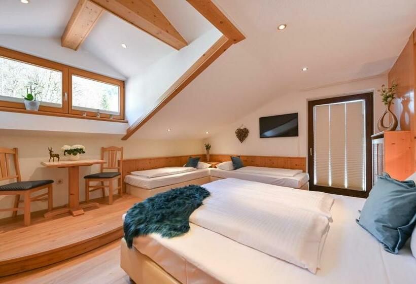 חדר סטנדרט לשלושה, Alpenstuben