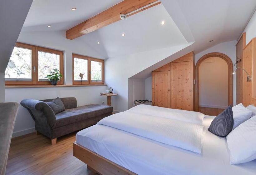 חדר קומפורט, Alpenstuben