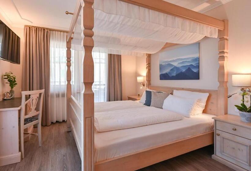 חדר משפחתי, Alpenstuben