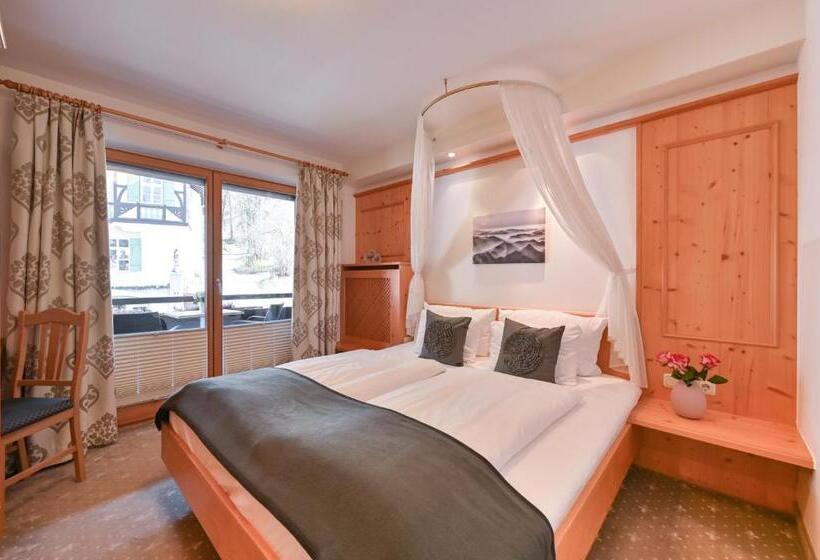 חדר משפחתי, Alpenstuben