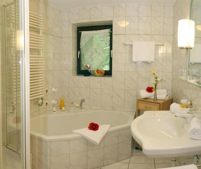 חדר משפחתי, Alpenstuben