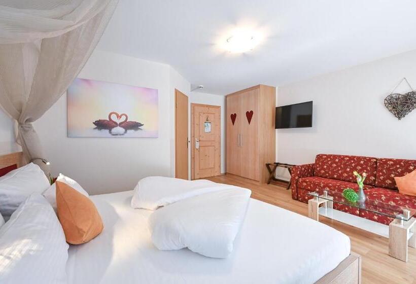 חדר קומפורט, Alpenstuben