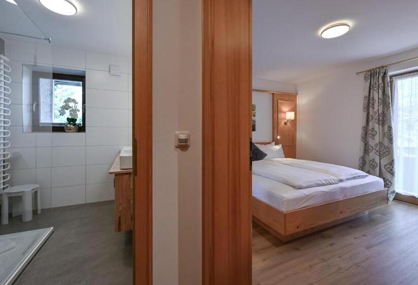 חדר קומפורט, Alpenstuben