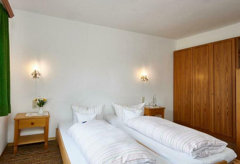 기본룸, Alter Ziehbrunnen