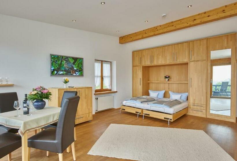 침실 1개 아파트, Alter Ziehbrunnen