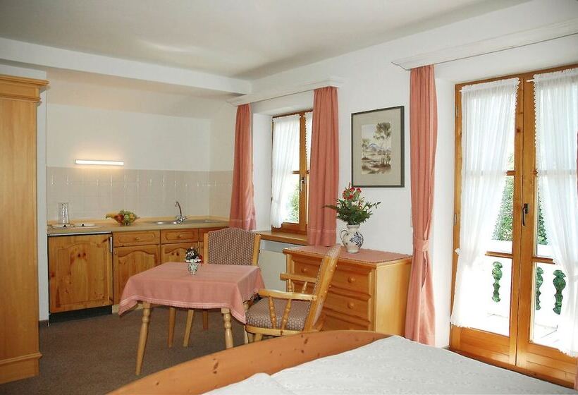 침실 1개 아파트, Alter Ziehbrunnen