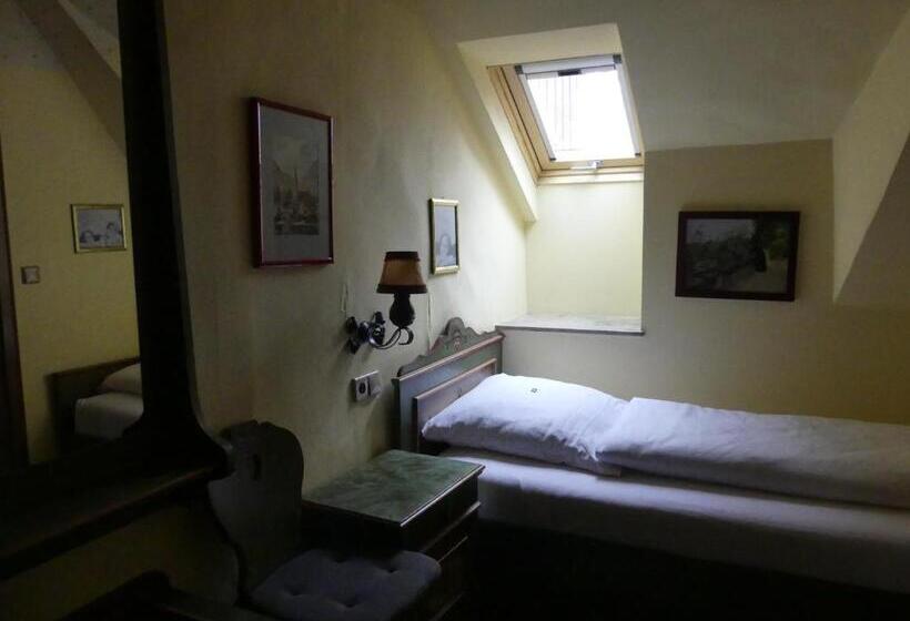 غرفة عائلية كلاسيكية, Bayerischer Hof